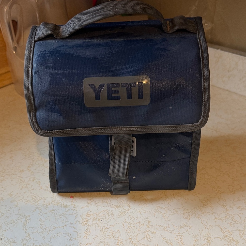 YETI Dark Blue Insulated Bag